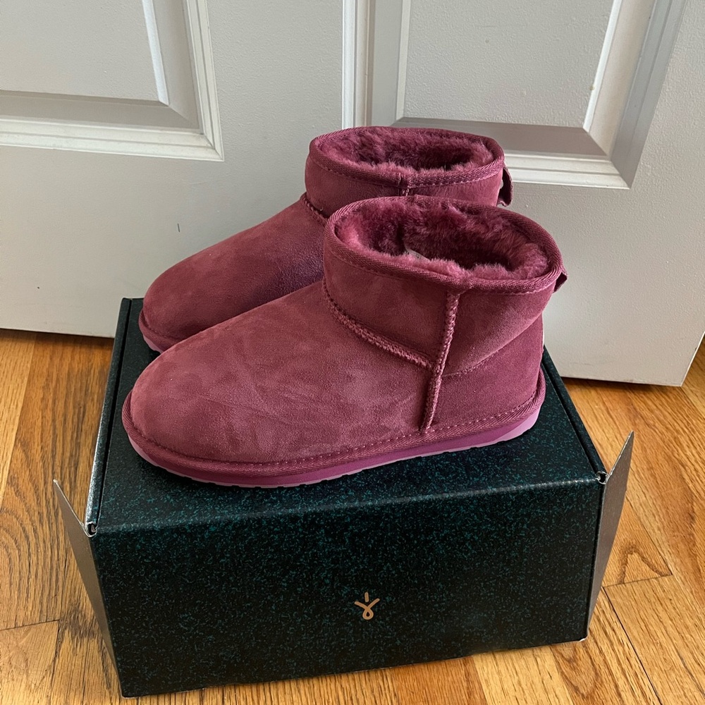 New in Box, never worn. EMU Australia boots, size 8